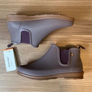 BRAND NEW Womens Bogs boots size 8